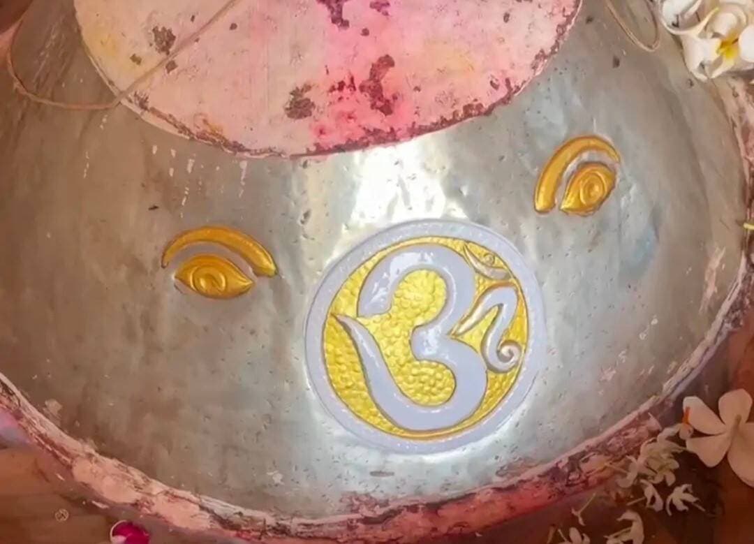 मंदिर में चोरी, प्रतिमा से सोने की आंख चुरा ले भागे चोर ..
खबर कमेंट बॉक्स में