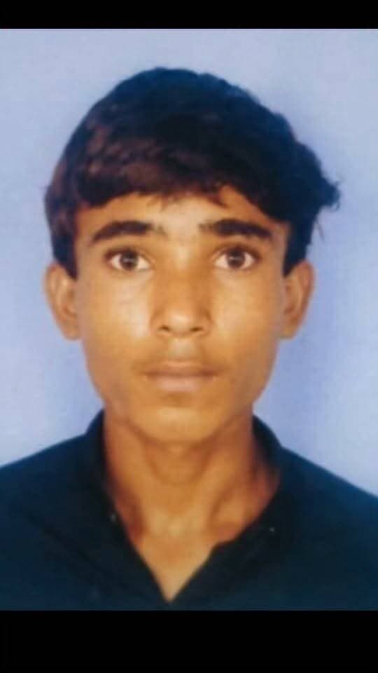 लाडनूँ:-#लापता युवक की #तलाश,जानकारी मिलने पर तुरंत संपर्क करें,मगरा बास #निवासी सुनील पुत्र #मंगतू राम आज सुबह 6 बजे घर से निकला था,लेकिन अभी तक घर नहीं #पहुंचा है,अगर किसी भी #भाई को सुनील कहीं दिखाई दे या उसके बारे में कोई जानकारी मिले,#तो कृपया दिए गए मोबाइल नंबर पर तुरंत संपर्क करें,8875630194