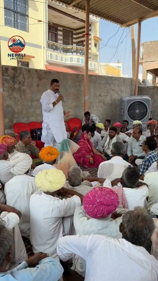 आहोर विधानसभा क्षेत्र के कवराड़ा, रोडला, पादरली, बिठुड़ा, गुड़ाबालोतान, अगवरी, उम्मेदपुर एवं बेदाना गांवों में जनसंपर्क कर अपने पक्ष में मतदान करने की अपील करते उमसिंह राठौड़।