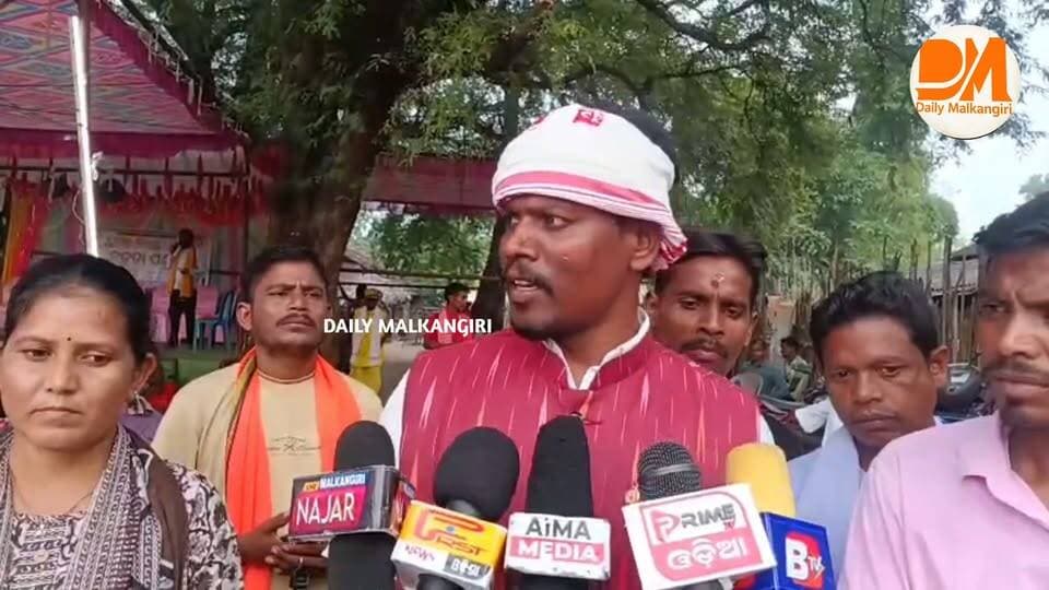 କାଳିମେଳା : ଜବାନପାଲ୍ଲୀ ଠାରେ ଆଦିବାସୀମାନଙ୍କ ସାମ୍ବିଧାନିକ ଅଧିକାର ଓ ସୁରକ୍ଷା ପାଇଁ ଏକ ବିଶାଳ ସଚେତନତା ସଭା ତଥା ଗ୍ରାମସଭା ଅନୁଷ୍ଠିତ ହୋଇଯାଇଛି। ଭାରତୀୟ ସମ୍ବିଧାନର ପଞ୍ଚମ ଅନୁସୂଚୀ ଏବଂ ପେସା ଆଇନ ପ୍ରାବଧାନକୁ ନେଇ ଶତାଧିକ ଗ୍ରାମବାସୀ ଓ ଆଦିବାସୀ ସମାଜର ନେତୃବୃନ୍ଦ ଏକାଠି ହୋଇ ନିଜର ହକ୍ ପାଇଁ ଦୃଢ଼ ଆୱାଜ୍ ଉଠାଇଛନ୍ତି।