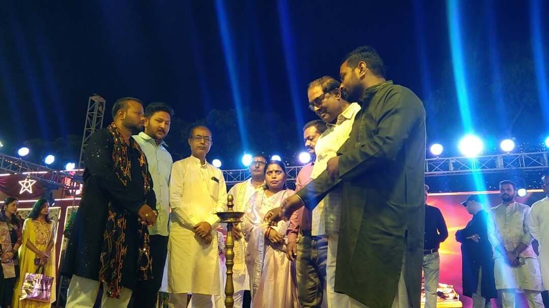 #दलसिंहसराय के गिरजा वाटिका में मनीष बरनवाल और सुनील कुमार की संयुक्त प्रस्तुति में डांडिया नाइट सीजन 9 का हुआ उद्घाटन..आये अतिथियों द्वारा दीप प्रज्वलित कर किया गया उद्घाटन....