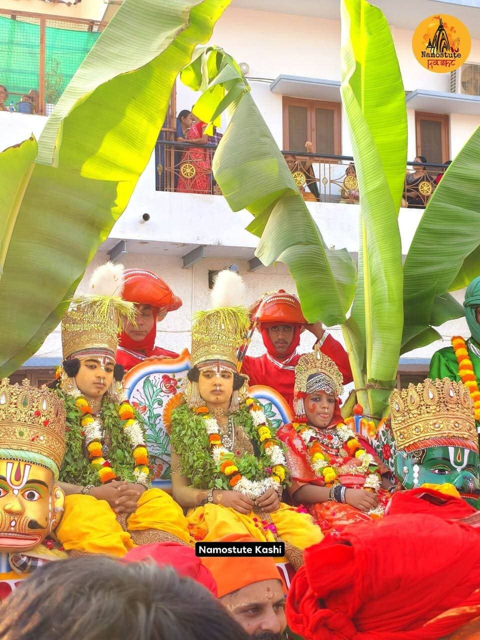 वाराणसी में हो रही 488 वर्षों पुरानी परंपरा का निर्वहन, 5 मिनट के भरत मिलाप मेले में जुटते हैं डेढ़ लाख से अधिक श्रद्धालु
क्या आप यहां कभी आए हैं?
#Varanasi #BharatMilap #NamostuteKashi #oldestRitual #Mela #Ramayan