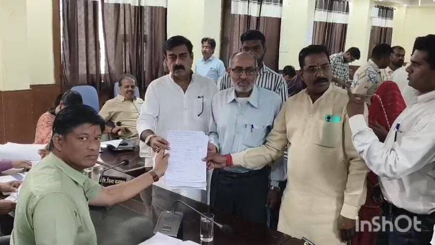 प्रतापगढ़: पंचायत चुनाव में तीसरे दिन 112 नामांकन दाखिल, प्रतापगढ़ में बढ़ी चुनावी सक्रियता