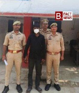 बहराइच पुलिस की बड़ी कार्रवाई: 25,000 रुपये का इनामी और 20 मुकदमों में वांछित गैंगस्टर मयंकर यादव गिरफ्तार
पुलिस अधीक्षक द्वारा 19 अक्टूबर 2026 को अभियुक्त पर इनामी घोषणा की गई थी।
गिरफ्तार अभियुक्त मयंकर यादव पर चोरी, मारपीट, आर्म्स एक्ट और एनडीपीएस एक्ट समेत कुल 20 संगीन मुकदमे दर्ज हैं।
गिरफ्तार अभियुक्त के खिलाफ अग्रिम विधिक कार्रवाई करते हुए उसे न्यायालय बहराइच भेजा गया।
बहराइच में अपराध और अपराधियों के खिलाफ चलाए जा रहे अभियान में कैसरगंज पुलिस को एक बड़ी सफलता हाथ लगी है। पुलिस टीम ने 25,000 रुपये के इनामी और लंबे आपराधिक इतिहास वाले गैंगस्टर अभियुक्त मयंकर यादव को गिरफ्तार कर लिया है।
पुलिस अधीक्षक विश्वजीत श्रीवास्तव के निर्देशन, अपर पुलिस अधीक्षक नगर आयुष विक्रम सिंह और क्षेत्राधिकारी कैसरगंज डी.के. श्रीवास्तव के पर्यवेक्षण में थानाध्यक्ष कैसरगंज श्री राज कुमार पाण्डेय के नेतृत्व वाली पुलिस टीम ने इस कार्रवाई को अंजाम दिया।
जयराजसिंहपुरवा, थाना कैसरगंज निवासी मयंकर यादव के खिलाफ उत्तर प्रदेश गिरोह बंद व समाज विरोधी क्रियाकलाप अधिनियम के तहत मामला दर्ज था, जिसके बाद एसपी बहराइच द्वारा उस पर 25 हजार रुपये का पुरस्कार घोषित किया गया था।
अभियुक्त मयंकर यादव का लंबा आपराधिक इतिहास रहा है, जिस पर चोरी, मारपीट, एनडीपीएस और आर्म्स एक्ट जैसे 20 अलग-अलग मुकदमों में पहले से आरोप पत्र दाखिल हैं।
कैसरगंज पुलिस टीम ने त्वरित कार्रवाई करते हुए अभियुक्त को गिरफ्तार कर अग्रिम विधिक कार्रवाई के तहत माननीय न्यायालय बहराइच भेज दिया है।