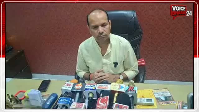 हरचंदपुर में ₹25 करोड़ की विधायक निधि पर घमासान!
25 करोड़ रुपये की विधायक निधि को लेकर मचे सियासी बवाल के बीच पूर्व विधायक राकेश सिंह का बड़ा बयान सामने आया है। राहुल लोधी की फेसबुक स्क्रिप्ट पर प्रतिक्रिया देते हुए राकेश सिंह ने कहा कि विधायक निधि के अतिरिक्त भी विकास कार्यों की स्वीकृति के लिए धनराशि मिलती है। अब उनके इस बयान के बाद हरचंदपुर की सियासत में बहस तेज हो गई है। आखिर ₹25 करोड़ की धनराशि का पूरा मामला क्या है? सुनिए, पूर्व विधायक राकेश सिंह ने क्या कहा!
#voicebharat24 #रायबरेली #viralreelsシ #reelsviralシ #harchandpur