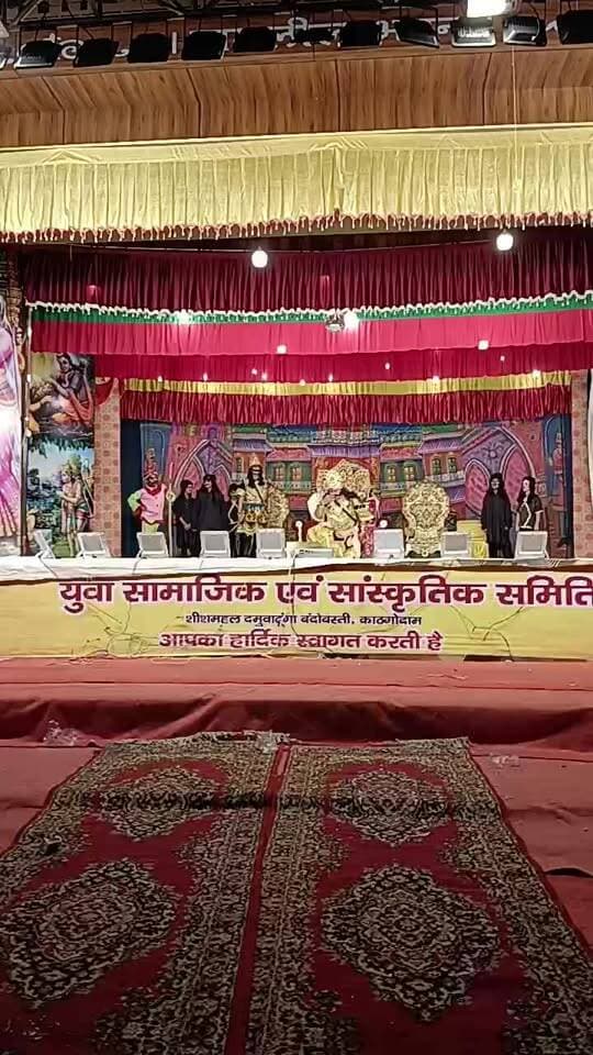 Haldwani:- युवा सामाजिक एवं सांस्कृतिक समिति द्वारा शीश महल रामलीला ग्राउंड में आयोजित रामलीला मंचन के दौरान रावण वध की लीला का मंचन...