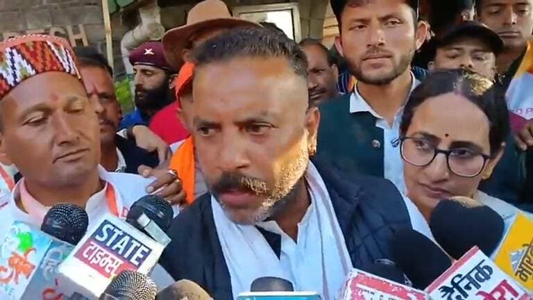 shimla यूजीसी कानून के विरोध में शिमला में प्रदर्शन, मंत्री अनिरुद्ध सिंह से बातचीत के बाद सुनिए क्या बोले रुमित ठाकुर