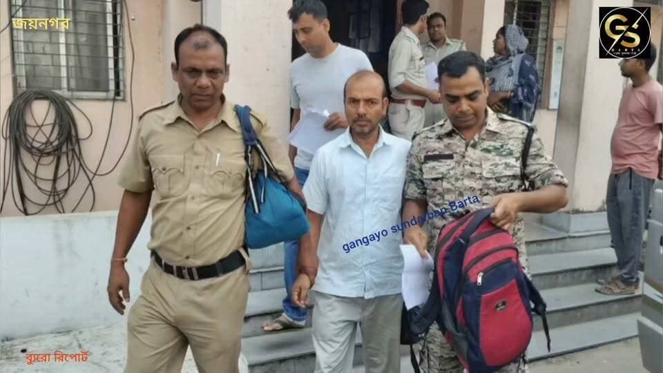 বেআইনি দেশি মদ বিক্রির অভিযোগে জয়নগরে গ্রেফতার এক, উদ্ধার ১৯ বোতল মদ #GSB #police #CrimeNews #jaynagar