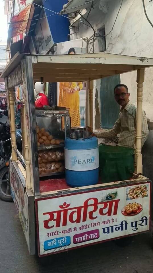 ये उदयपुर लोकल.... पानी पूरी... मालदास स्ट्रीट..