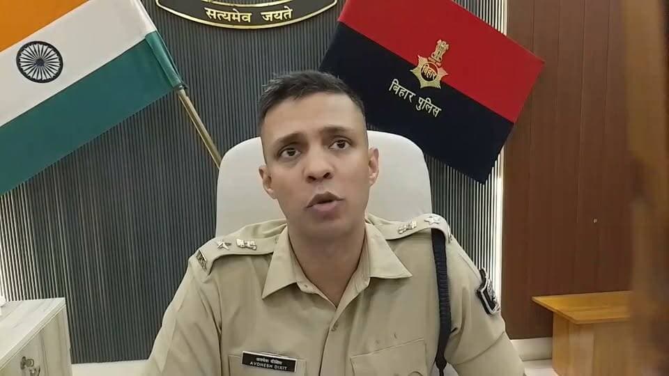 आरा छापेमारी नूतन छात्रावास में गुप्त सूचना मिली थी के नूतन छात्रावास में,,
SP. अवधेश दीक्षित LIVE..