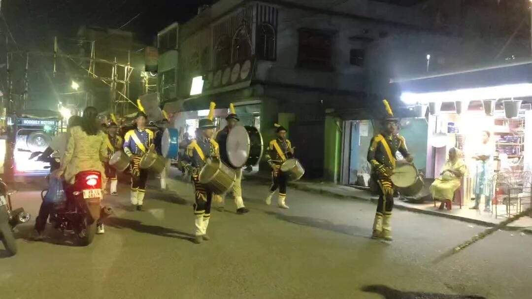 রায়গঞ্জ: রায়গঞ্জে দেশবন্ধু স্পোর্টিং ক্লাবের দুর্গাপুজোর বিসর্জন কার্নিভাল শেষ হলো উৎসবের সুরে