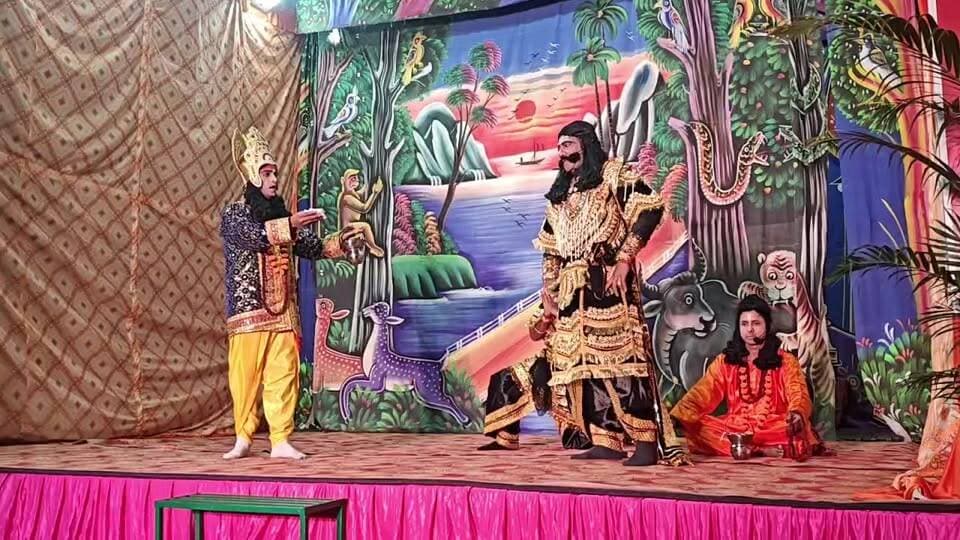 #रावण_विभीषण_कुम्भकर्ण_तपस्या: झाजरा सहसपुर देहरादून से रामलीला मंचन लाइव, आज पहला दिन
श्री बद्री केदार रामलीला समिति द्वारा रामलीला मंचन आयोजन दिया जा रहा है
Surender Singh
Ram Sharan Nautiyal
#follower #highlight #BreakingNews Sahdev Singh Pundir Vikasnagar, Dakpathar #sahaspurdehradun