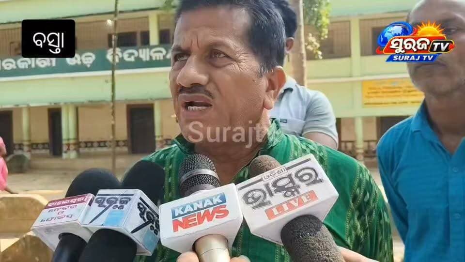 କାମ ସରିଲା, ହେଲେ ଲଗାଇ ପାରିଲେନି ଫଳକ: ନିମ୍ନମାନର ଶ୍ରେଣୀଗୃହ ନିର୍ମାଣକୁ ନେଇ ଅଞ୍ଚଳବାସୀଙ୍କ ବିରୋଧ
ଠିକାଦାର-ଅଫିସର ମଧୁଚନ୍ଦ୍ରିକା? ଶ୍ରେଣୀଗୃହ ନିର୍ମାଣରେ ଅସାଧୁତା, ସରକାରଙ୍କ ଭାବମୂର୍ତ୍ତି ପ୍ରତି ବିପଦ
ହଟୁ ଚରଣ ଉଚ୍ଚ ବିଦ୍ୟାଳୟରେ ନିମ୍ନମାନର ଶ୍ରେଣୀ ଗୃହ ନିର୍ମାଣକୁ ନେଇ ଅଞ୍ଚଳ ବାସୀଙ୍କ ବିରୋଧ।
ବାଲେଶ୍ୱର ଜିଲ୍ଲା ବସ୍ତା ବ୍ଲକ ସନ୍ତୋଷପୁର ପଞ୍ଚାୟତ ଅନ୍ତର୍ଗତ ଧିତପୁରା ହଟୁ ଚରଣ ଉଚ୍ଚ ବିଦ୍ୟାଳୟରେ ନିର୍ମାଣାଧୀନ ନୂତନ ଶ୍ରେଣୀ ଗୃହର ନିର୍ମାଣ କାର୍ଯ୍ୟକୁ ନେଇ ସ୍ଥାନୀୟ ଅଞ୍ଚଳରେ ତୀବ୍ର ଅସନ୍ତୋଷ
Surajtv Surajtv Odia CMO Odisha Brajamohan Pradhan Collector & DM Balasore Pratap Chandra Sarangi PMO India Prabhati Parida #dhitapura #basta #balasore