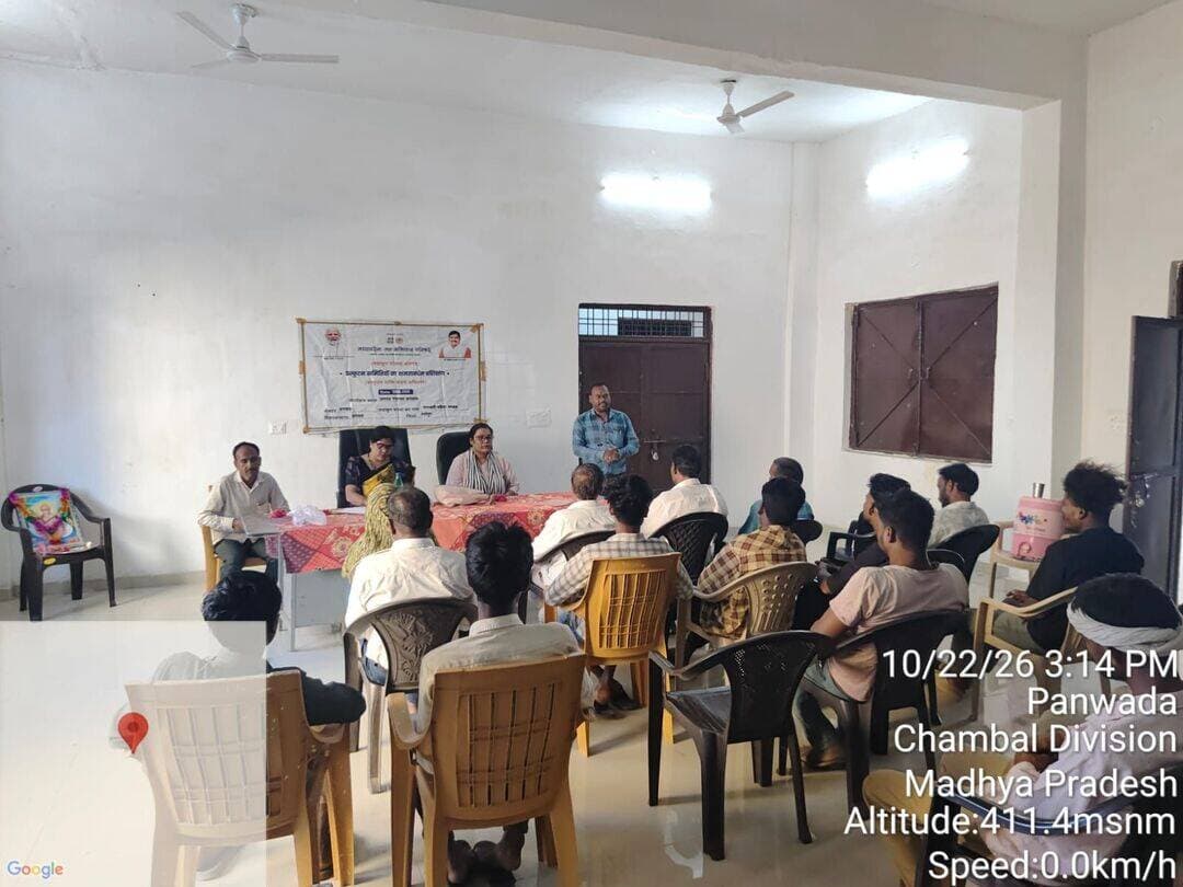 पनवाडा में एक दिवसीय क्षमतावर्धन प्रशिक्षण आयोजित
----
जन अभियान परिषद कराहल विकासखंड द्वारा संचालित नवांकुर संस्था सरस्वती महिला मंडल कराहल द्वारा कराहल सेक्टर की ग्राम विकास प्रस्फुटन समितियों का एक दिवसीय क्षमताबर्धन प्रशिक्षण का ग्राम पनवाडा के पंचायत भवन में आयोजित किया गया। प्रशिक्षण में ग्राम ऊधमपुरा, पारौंद, पनवाडा, रानीपुरामाफी की ग्राम विकास प्रस्फुटन समितियों के सदस्यों तथा नवांकुर सखियों द्वारा भागीदारी की गई।
प्रशिक्षण में जन अभियान परिषद की जिला समन्वयक श्रीमती नेहा सिंह व्लॉक समन्वयक श्रीमती नीतू गौतम, पनवाडा के सहायक सचिव श्री धीरज धाकड मुख्यमंत्री सामुदायिक नेतृत्व क्षमता विकास कार्यक्रम के परामर्शदाता श्री बीरेन्द्र कुमार पाराशर, श्री रामवरन कुशवाह नवांकुर संस्था के अध्यक्ष श्री दीपक गुप्ता, श्री लाखन कुशवाह आदि उपस्थित रहे।
प्रशिक्षण में ग्राम विकास प्रस्फुटन समितियों के कार्यो, दस्तावेजीकरण तथा शासन की विभिन्न कल्याणकारी योजनाओं में लाभ की पात्रता के संबंध में जानकारी प्रदान की गई तथा पात्र हितग्राहियों को कल्याणकारी योजनाओं से जोडने के लिए प्रेरित किया गया।
-
CM Madhya Pradesh
Jansampark Madhya Pradesh
<nis:link nis:type=tag nis:id=jansamparkmp nis:value=JansamparkMP nis:enabled=true nis:link/>
<nis:link nis:type=tag nis:id=sheopur nis:value=sheopur nis:enabled=true nis:link/>