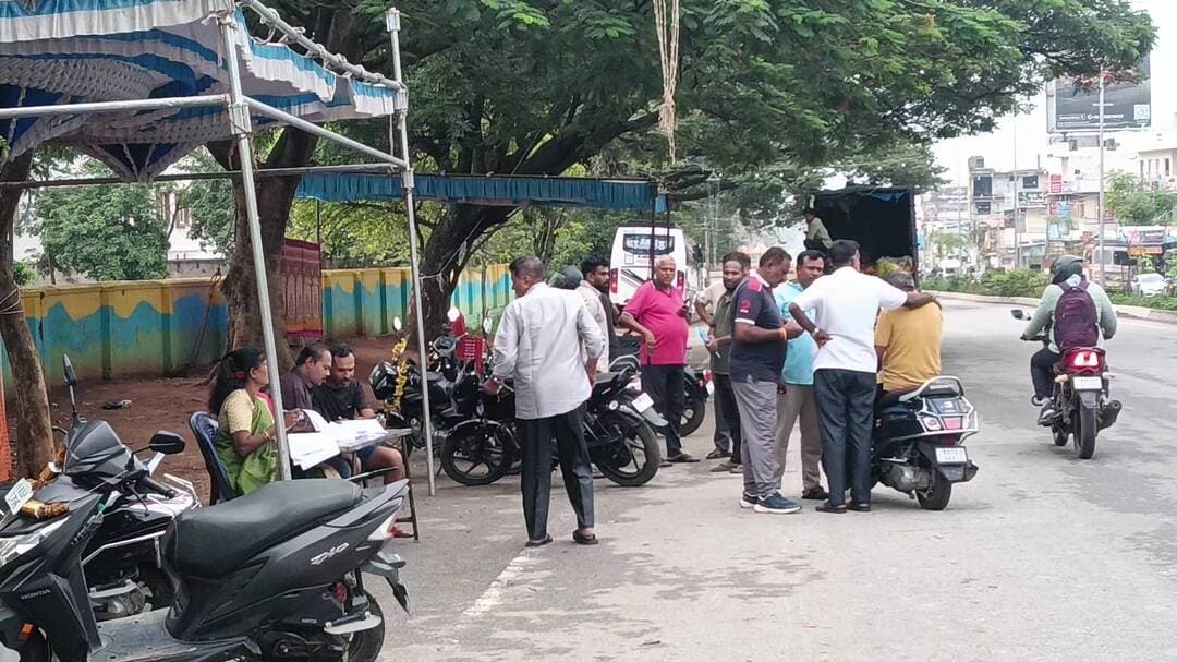 ತುಮಕೂರು: ಆಗ್ನೇಯ ಪದವೀಧರ ಕ್ಷೇತ್ರದ ಮತದಾನ ಆರಂಭ: ತುಮಕೂರಿನಲ್ಲಿ ಪದವೀಧರರ ಉತ್ಸಾಹ