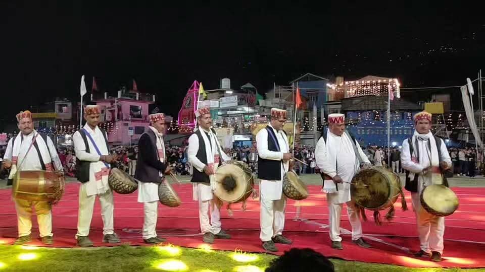 पहली बार अंतरराष्ट्रीय कुल्लू दशहरा उत्सव में ग्लोबल नृत्य, एक साथ नाचे विदेशी व हिमाचल के लोक कलाकार