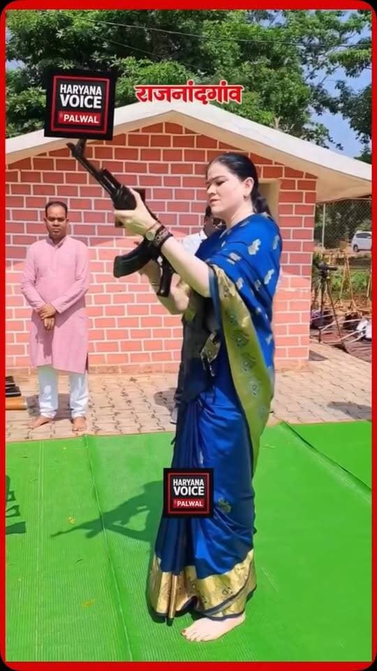 साड़ी में AK-47 लिए Lady Singham! IPS अंकिता शर्मा पर PHQ ने दिया नोटिस
.
.
.
.
#IPSAnkitaSharma #LadySingham #Rajnandgaon #ChhattisgarhNews #viralvideos