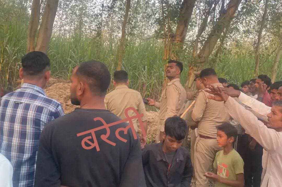 बरेली: शीशगढ़ थाना क्षेत्र में पदमी गांव में पिछले 5 दिनों से लापता 47 वर्षीय तोताराम का शव बुधवार को गांव से 200 मीटर दूर खेत में भूसे के बोंगे में दबा मिला। पुलिस मामले में जांच कर रही है।