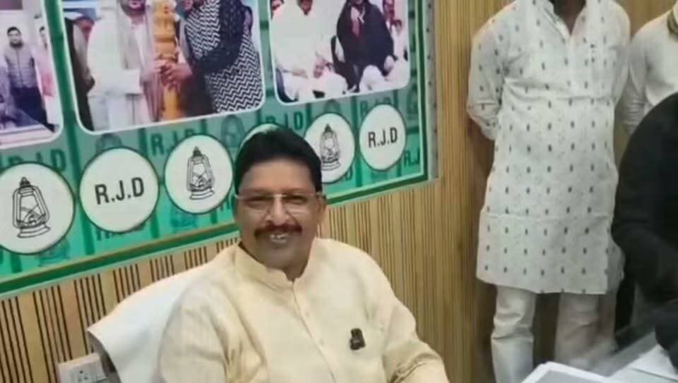 औरंगाबाद के सांसद अभय कुशवाहा ने गृह मंत्री अमित शाह के नक्सल मुक्त भारत के दावे पर बड़ा बयान दिया है उन्होंने कहा यदि खत्म हो गई है तो नक्सलियों के नाम पर नेताओं के सुरक्षा क्यों दी जा रही है