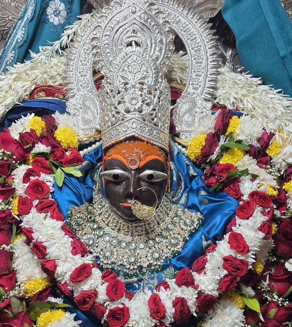 त्रिकूट पर विराजी त्रिपुर सुंदरी माई शारदा के आज दिन शुक्रवार के प्रातःकालीन दिव्य दर्शन।🌹🙏