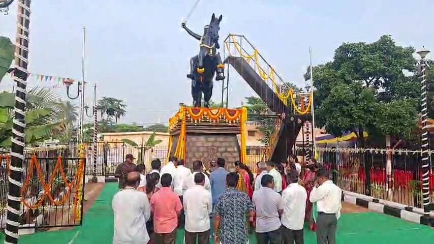 ಬೆಳಗಾವಿ: ಬೆಳಗಾವಿಯ ಕಾಕತಿಯಲ್ಲಿ ಕಿತ್ತೂರು ಚನ್ನಮ್ಮ ಉತ್ಸವಕ್ಕೆ ಅದ್ಧೂರಿ ಚಾಲನೆ