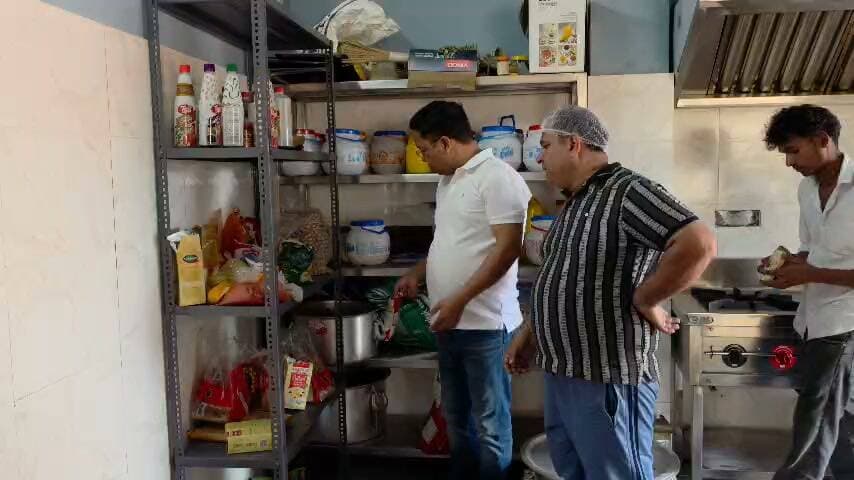 BIG BREAKING:: हरिद्वार में मिलावटखोरों पर खाद्य सुरक्षा विभाग का बड़ा प्रहार, अधोमानक पनीर मामले में डेयरी डायरेक्टर और होटल मालिक पर कोर्ट में मुकदमा! - Bahadrabad News
=================
_*पूरी ख़बर पढ़ने के लिए नीचे दी गई ब्लू लाइन पर क्लिक करें।*_
👇👇
https://bahadrabadnews.com/big-breaking-food-safety-departments-big-attack-on-adulterants-in-haridwar-dairy-director-and-hotel-owner-in-court-in-sub-standard-cheese-case/
*"बहादराबाद न्यूज़/ की खबरे व्हाट्सएप पर पाने के 👇लिए ग्रुप से जुड़े.. क्लिक करे!*
https://chat.whatsapp.com/JRJhdKtAfvYEyJxTAHmU0W
=================
_*News by -SHAJAD ALI*_
