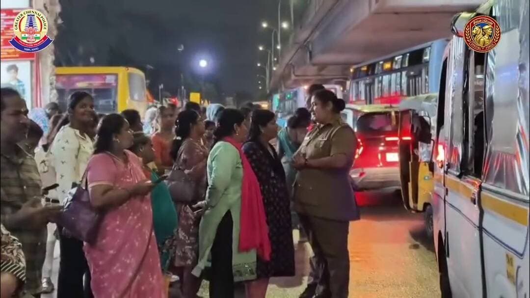 அம்பத்தூர்: பெண்கள் மற்றும் குழந்தைகளின் பாதுகாப்பிற்கு களமிறங்கிய 'சிங்கப்பெண்' படையினர்