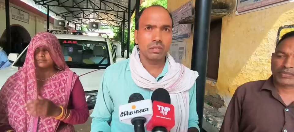 नगला समल मैं खड़ी फसल को जुटवाने को लेकर लगाए आरोप, पीड़ित ने कलेक्ट्रेट पर दी जानकारी
