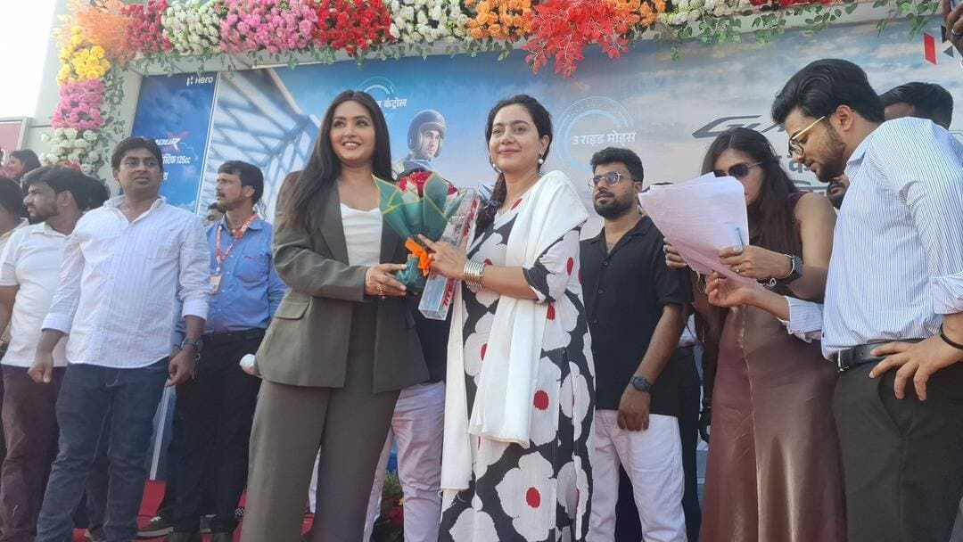 भोजपुरी अभिनेत्री काजल राघवानी रक्सौल में हिरो के ग्लेमर एक्स की लांचिंग मे आई लोगो से अपिल की बाइक लेने की।
<nis:link nis:type=tag nis:id=raxaul nis:value=Raxaul nis:enabled=true nis:link/> <nis:link nis:type=tag nis:id=kajalraghwani nis:value=kajalraghwani nis:enabled=true nis:link/> <nis:link nis:type=tag nis:id=khesarilal nis:value=khesarilal nis:enabled=true nis:link/> <nis:link nis:type=tag nis:id=bhojpuri nis:value=bhojpuri nis:enabled=true nis:link/> <nis:link nis:type=tag nis:id=latest nis:value=latest nis:enabled=true nis:link/> <nis:link nis:type=tag nis:id=trending nis:value=trending nis:enabled=true nis:link/> <nis:link nis:type=tag nis:id=live nis:value=live nis:enabled=true nis:link/> <nis:link nis:type=tag nis:id=acting nis:value=acting nis:enabled=true nis:link/> <nis:link nis:type=tag nis:id=viralreels nis:value=viralreels nis:enabled=true nis:link/> <nis:link nis:type=tag nis:id=viralvideo nis:value=viralvideo nis:enabled=true nis:link/> <nis:link nis:type=tag nis:id=nonfollowers nis:value=nonfollowers nis:enabled=true nis:link/> <nis:link nis:type=tag nis:id=viralfbreelsfyp nis:value=viralfbreelsfyp nis:enabled=true nis:link/> <nis:link nis:type=tag nis:id=photos nis:value=photos nis:enabled=true nis:link/>