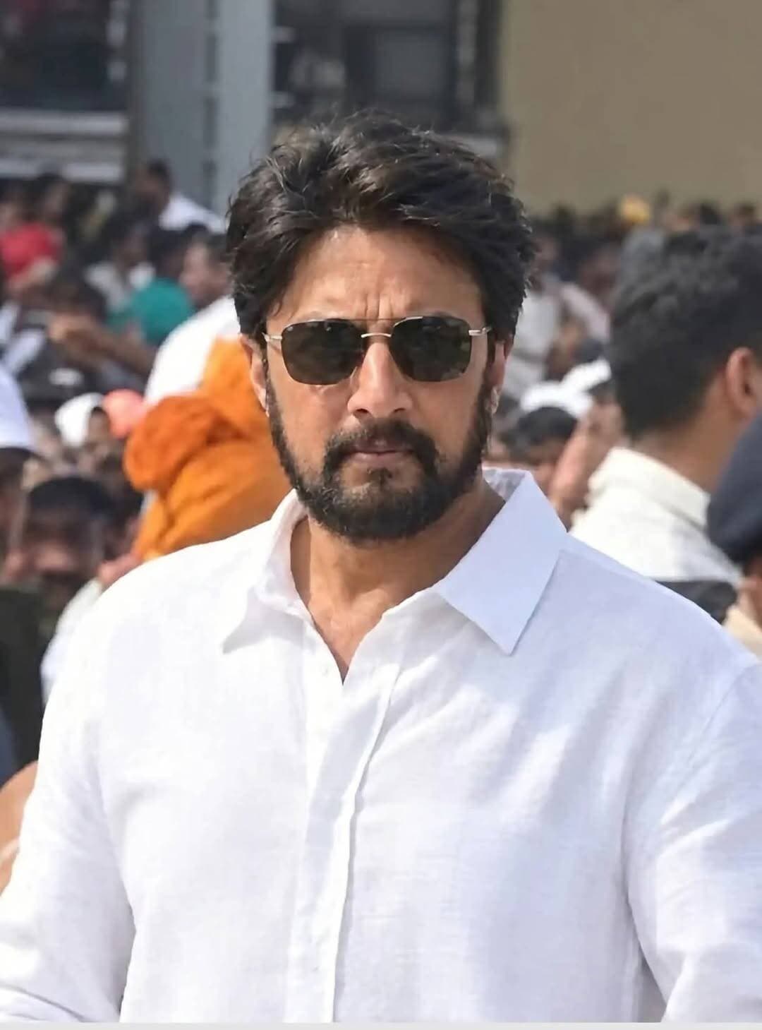 ಮಾಸ್ ಲುಕ್ ನಲ್ಲಿ ಮೈಸೂರು ದಸರಾ ಅಂಬಾರಿ ನೋಡಲು ಬಂದ ಕಿಚ್ಚ ..