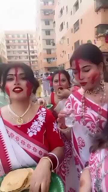 बहन की शादी को लेकर ज्योति सिंह का बयान वायरल, बोलीं—पति बेहतर मिले तो ठीक है
भोजपुरी अभिनेत्री ज्योति सिंह का एक वीडियो सोशल मीडिया पर चर्चा में है। वीडियो में वह अपनी बहन की शादी को लेकर बात करती नजर आ रही हैं। इस दौरान वह कहती हैं कि अगर पति बेहतर मिले तो ठीक है।
ज्योति सिंह का यह बयान ऐसे समय में सामने आया है, जब उनकी निजी जिंदगी और पवन सिंह के साथ उनके रिश्ते को लेकर सोशल मीडिया पर लगातार चर्चाएं होती रहती हैं। बहन की शादी को लेकर कही गई उनकी बात पर लोगों का ध्यान जा रहा है।
Jyoti p singh Pawan Singh Alok Singh Akshara Singh