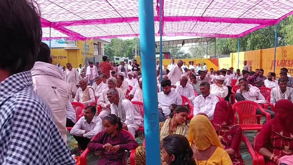 राजपुरा ग्राम पंचायत से सरपंच उम्मीदवार मालूराम गोस्वामी की सभा शुरू..
बड़ी संख्या में पहुंचे ग्राम पंचायत राजपुरा के नागरिक...