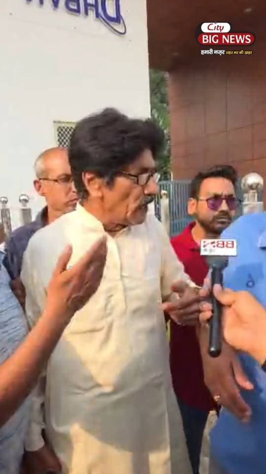 बिजली कर्मचारियों और शहरवासियों में जबरदस्त हंगामा बिजली को लेकर !! आधे शहर में लाइट
.
.
.
#haryana #bijli #news #viral