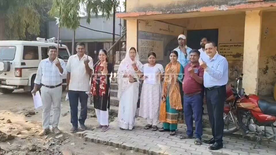 कोशी स्नातक चुनाव ,सूर्यगढ़ा में वोटिंग जारी, सुबह 10 बजे तक कितने पड़े वोट ?
#KoshiGraduateElection #KoshiGraduateConstituency #Lakhisarai #Suryagarha #BiharElection #GraduateElection #VotingUpdate #ElectionNews #PollingBooth #Democracy #BiharNews #BreakingNews #GroundReport #SwajanSamachar #LakhisaraiNews