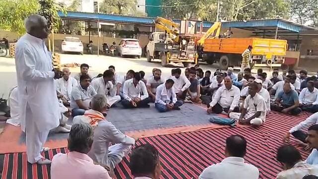 बिजली हड़ताल DAY-2 - कर्मचारियों का फूटा गुस्सा
> बोले - निजीकरण वापस लो, वरना अनिश्चितकालीन हड़ताल!