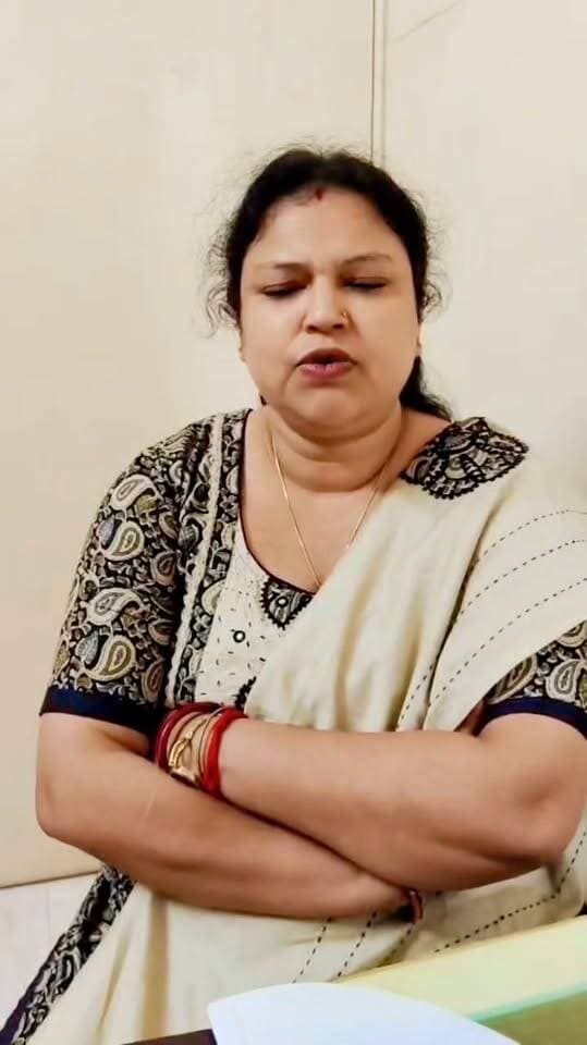 💚 নিজে নিজে ডায়েট নয়, প্রয়োজন সঠিক Nutrition Guidance! 🌿
অনেকেই সোশ্যাল মিডিয়া দেখে নিজের মতো করে ডায়েট শুরু করেন। কিন্তু মনে রাখবেন, সবার শরীর, পুষ্টির চাহিদা ও স্বাস্থ্যগত অবস্থা এক নয়। তাই অন্যের ডায়েট নিজের ক্ষেত্রে অনুসরণ করা সবসময় উপযুক্ত নাও হতে পারে।
🎥 এই রোগীও আগে সোশ্যাল মিডিয়া দেখে নিজে নিজে ডায়েট করতেন। এরপর আমার কাছ থেকে ব্যক্তিগত চাহিদা অনুযায়ী ডায়েট চার্ট নিয়ে ৫০ দিন অনুসরণ করেছেন।
৫০ দিনের অভিজ্ঞতায় তিনি কতটা ভালো আছেন? কী কী পরিবর্তন অনুভব করেছেন? ❤️
শুনুন তাঁর নিজের মুখে সম্পূর্ণ অভিজ্ঞতা।
👩⚕️ পুষ্টিবিদ চন্দ্রিমা দে
Consultant Dietitian & Nutritionist
🌿 U&URS NUTRITIONIST
📞 ব্যক্তিগত Nutrition Consultation-এর জন্য যোগাযোগ করুন: 8637522628
💚 সঠিক পরামর্শ নিন, নিজের শরীরকে বুঝুন, সুস্থ থাকার অভ্যাস গড়ে তুলুন।
📌 বিঃদ্রঃ এটি একজন রোগীর ব্যক্তিগত অভিজ্ঞতা। ফলাফল ও পরিবর্তন ব্যক্তিভেদে আলাদা হতে পারে।
#PatientFeedback #50DaysJourney #NutritionJourney #Dietitian #Nutritionist #PersonalizedDiet #HealthyLifestyle