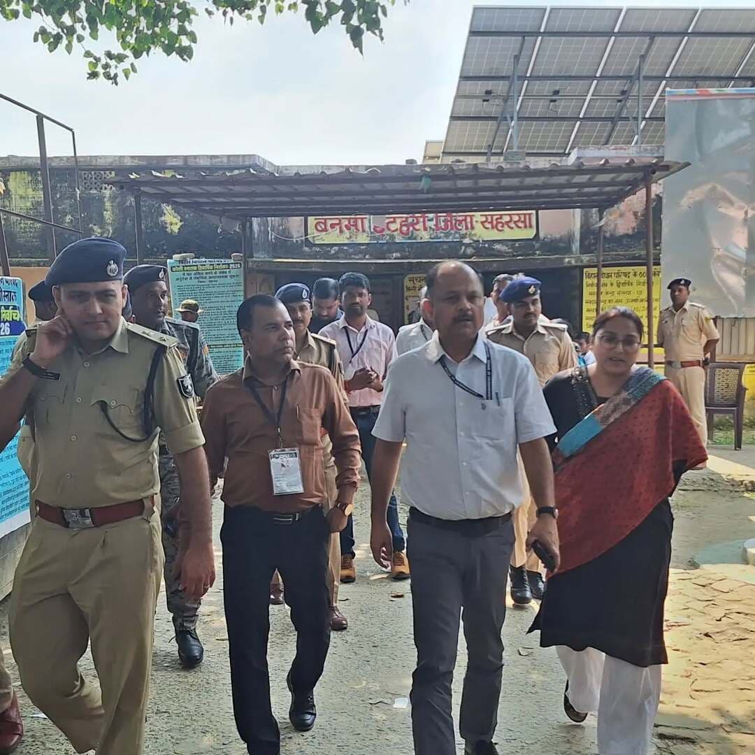 🗳️ बिहार विधान परिषद् 0006 कोसी स्नातक द्विवार्षिक निर्वाचन, 2026 के मद्देनज़र आज मतदान के दिन जिलाधिकारी महोदय एवं पुलिस अधीक्षक महोदय ने विभिन्न मतदान केंद्रों का निरीक्षण कर मतदान प्रक्रिया एवं सुरक्षा व्यवस्था का जायजा लिया।