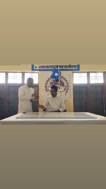 नायब तहसीलदार पुष्पेंद्र हटेला नें चंदवासा नायब तहसीलदार टप्पा का प्रभार संभाल....