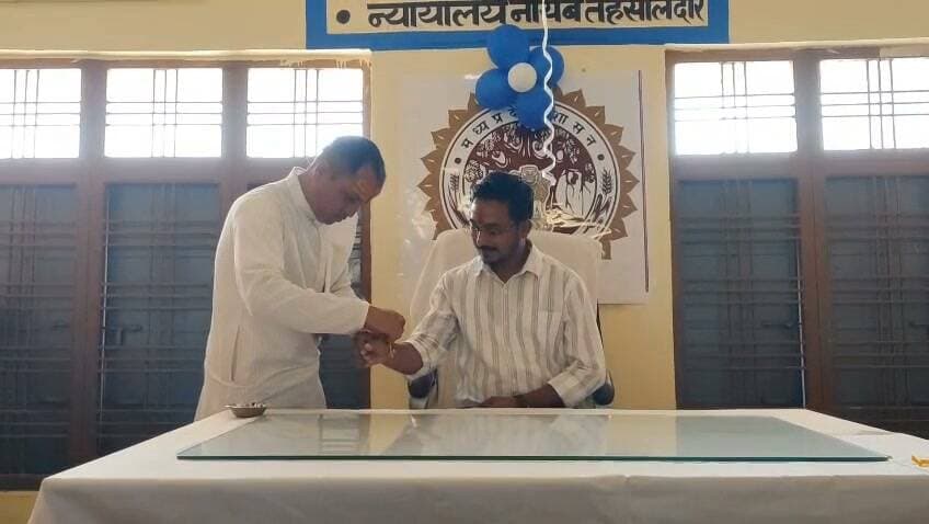 नायब तहसीलदार पुष्पेंद्र हटेला नें चंदवासा नायब तहसीलदार टप्पा का प्रभार संभाल....