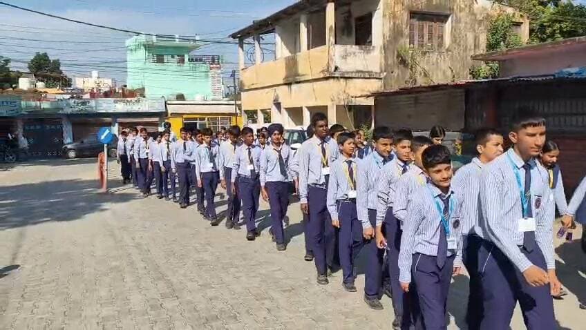 पांवटा साहिब में नशे के खिलाफ निकली जागरूकता रैली, जन जन का यहीं संदेश नशा मुक्त को अपना देश