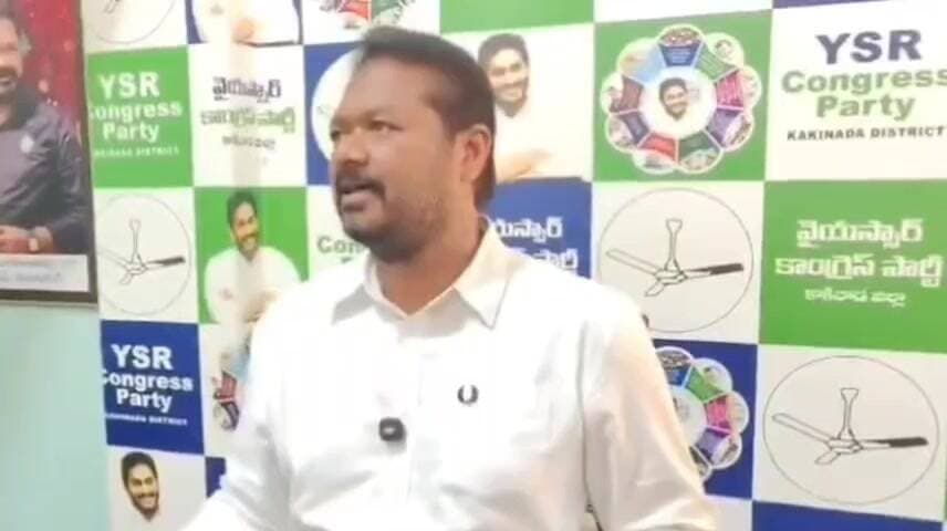తుని: నామినేషన్ల అడ్డుకోవడంపై మాజీ మంత్రి దాడిశెట్టి రాజా ఆగ్రహం