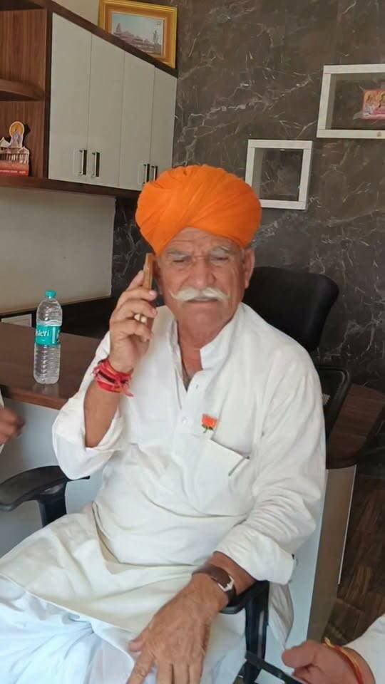 नहरो में सिंचाई पानी की कमी को लेकर जैसलमेर विधायक छोटू भाटी ने नहर विभाग के अधिकारियो से फोन पर बात कर समस्या का जल्द से जल्द समाधान करने की कही बात......
#JAISALMER #barmer #Bikaner Chhotu Singh Bhati