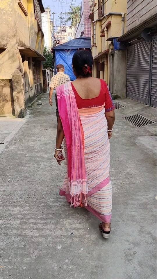 মা বাবা বাড়ি চলে যাওয়ার সময় বড্ডো কষ্ট হয়।।