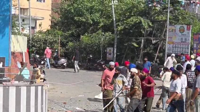 नाहन: नाहन में स्वागत गेट विवाद बना हिंसक संघर्ष, पुलिसकर्मी और तहसीलदार घायल