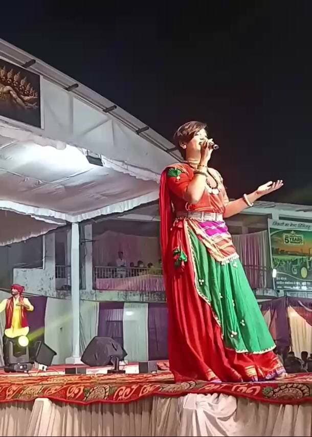 मानपुर: मानपुर में आरू साहू के सुरीले गीतों ने मोहा दर्शकों का दिल