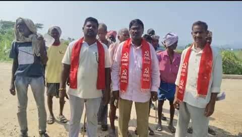 పార్వతీపురం: గరుగుబిల్లిలో ఎండిపోతున్న పంటలు: నీటి కోసం రైతుల ఆందోళన