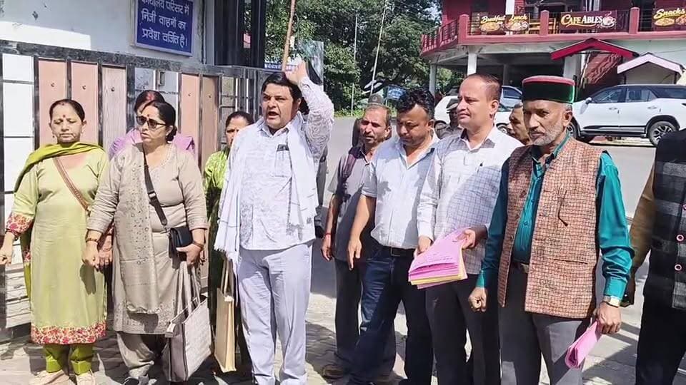Live:नाहन में जनवादी संगठनों का ह*ल्ला बोल -DC सिरमौर के माध्यम से राष्ट्रपति को सौंपा ज्ञाप*न, SIR रद्द करने और चुनाव आयुक्त को हटाने की मांग.