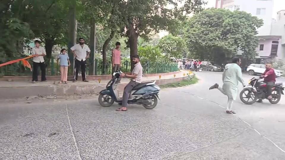 दो तीन का चौक को लोगों ने किया बंद
