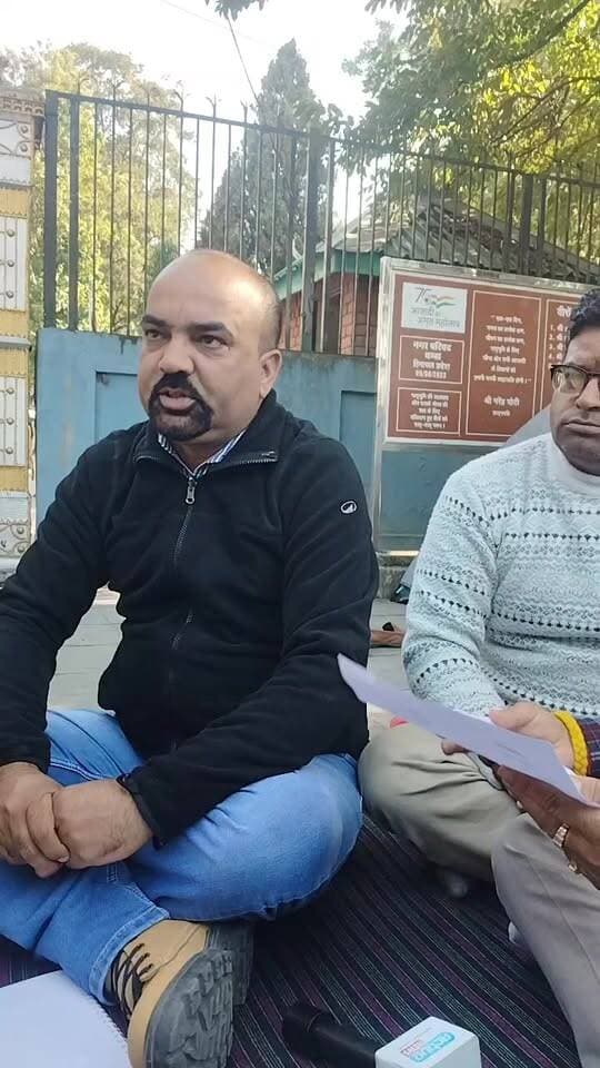 पूर्व विधायक जिया लाल कपूर ने तुड़वाया अनशन।Jsw प्रोजेक्ट के लिखाफ डीसी कार्यालय के बाहर अनशन पर बैठे थे लोग। Himachal Times TV DC Chamba Bharatiya Janata Party (BJP)