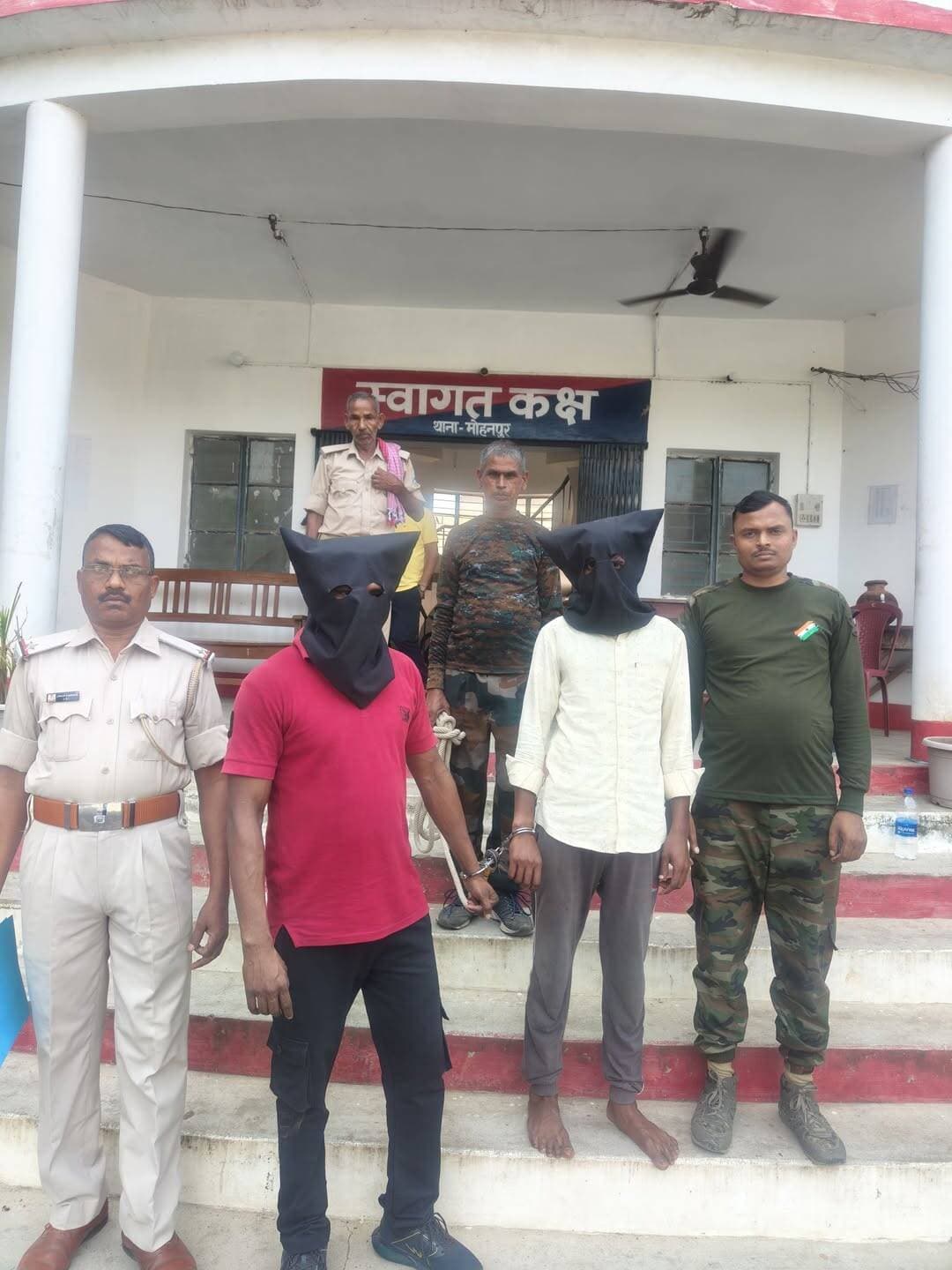मोहनपुर पुलिस ने दो वारंटी को गिरफ्तार कर कोर्ट के आदेश के बाद जेल भेज दिया। मामला मेंटनेश केस से जुड़ा....